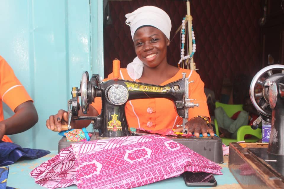 Give an education to 100 teenage mothers in Ghana