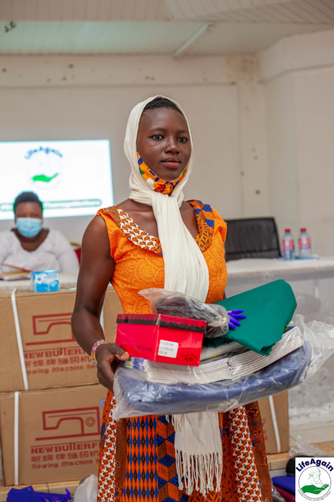 Give an education to 100 teenage mothers in Ghana