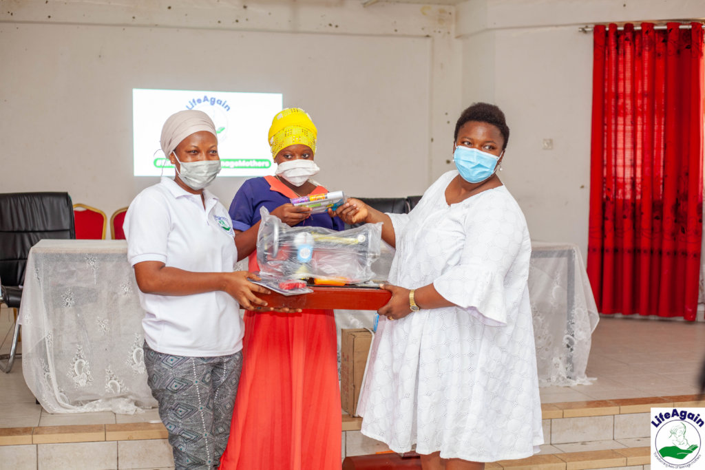 Give an education to 100 teenage mothers in Ghana