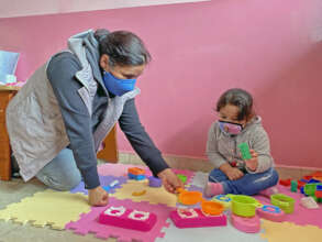 Isabella and Sembrar educator