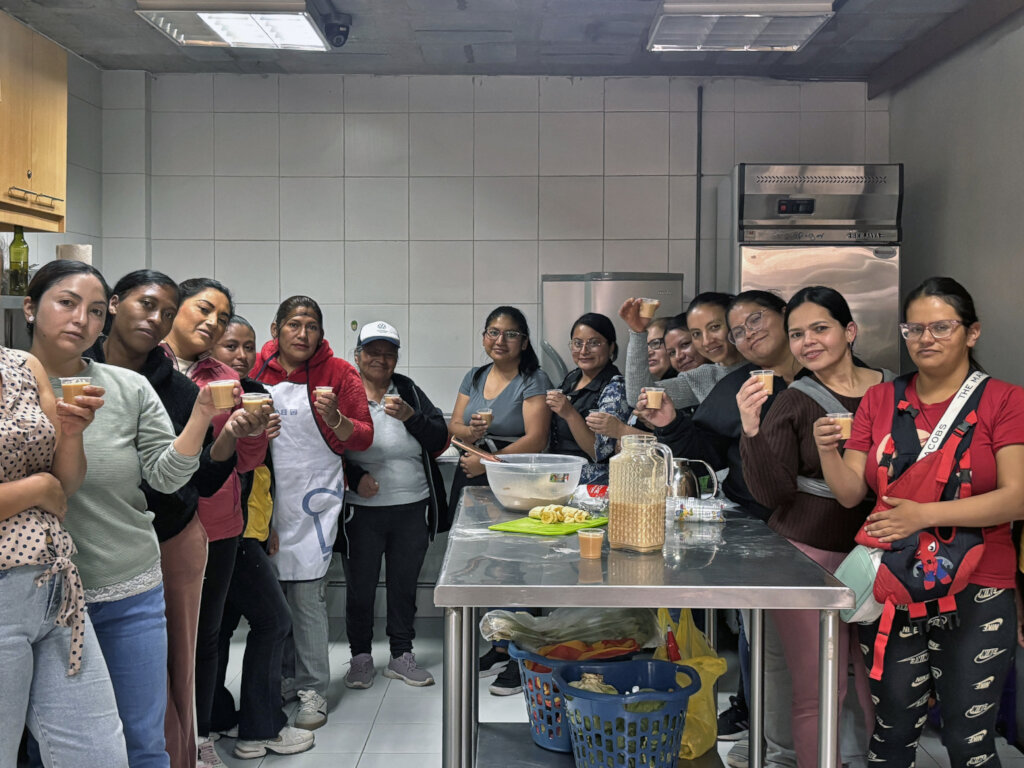 Mothers learn healthy recipes together