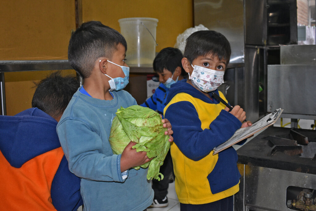 Educate and empower 200 kids at-risk in Ecuador