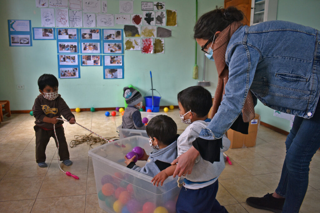 Educate and empower 200 kids at-risk in Ecuador