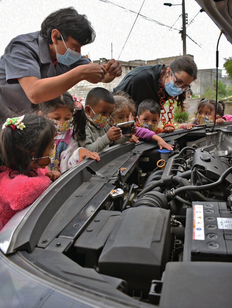 Educate and empower 200 kids at-risk in Ecuador