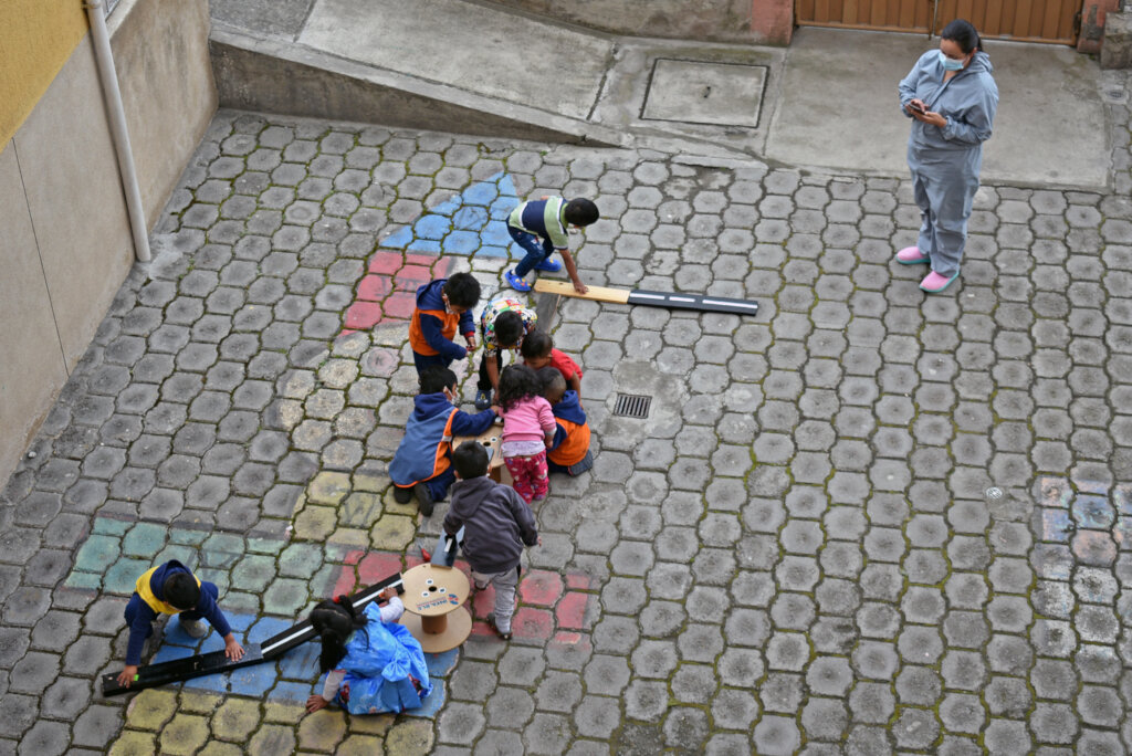 Educate and empower 200 kids at-risk in Ecuador