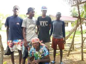 some youth who volunteered to support the project