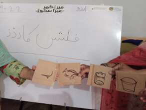 Kids in Dosti School Making and using Flash Cards