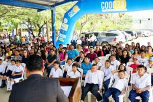 Guacamayas kids listen to Rene Corado conference