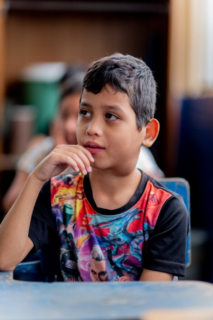 Give scholarships to poor students in Guatemala