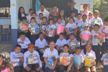 Give scholarships to poor students in Guatemala