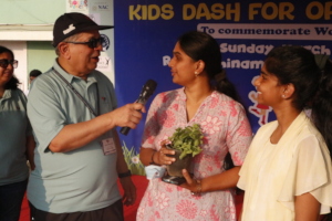 Participants with Dr Sunil, during the Kids Dash