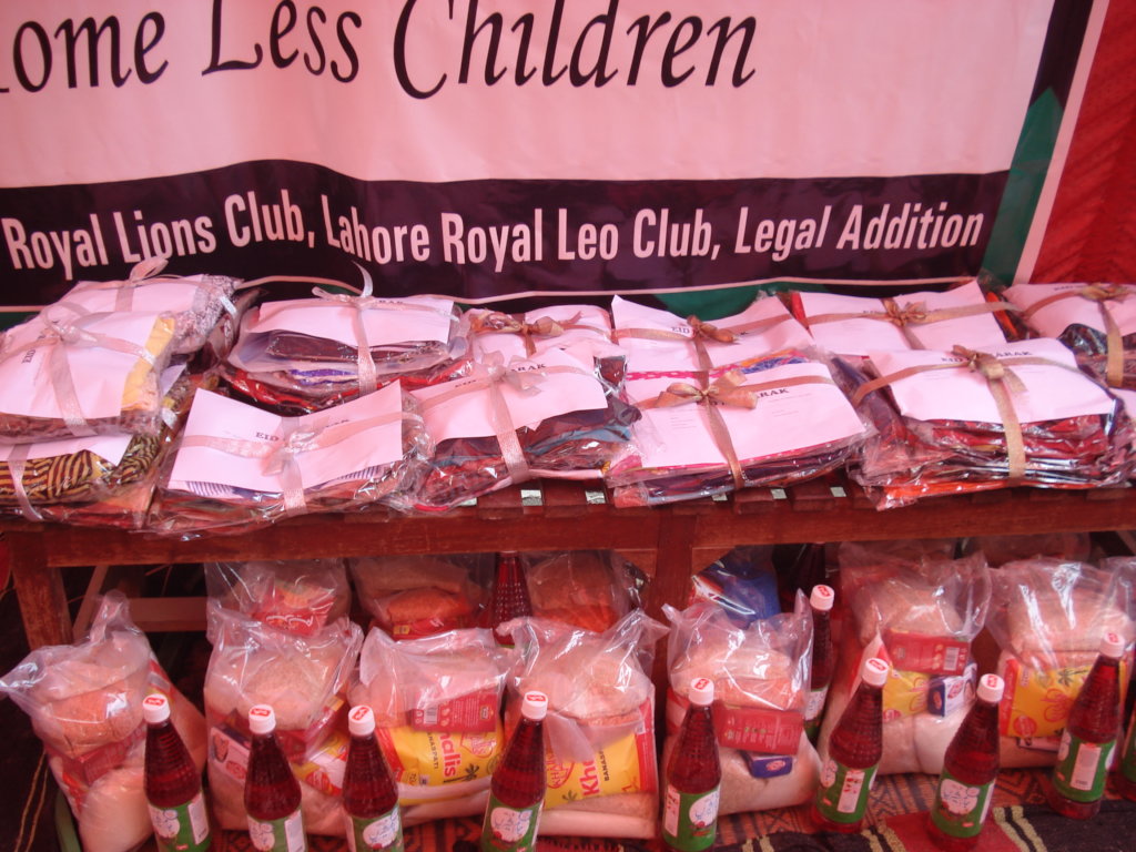 Donate for Eid clothes to 200 homeless children