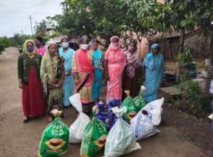 Women receive ration kits