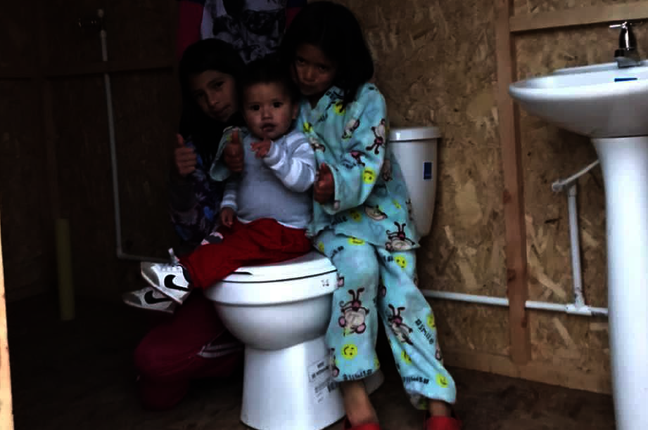 Bathrooms for Colombian families living in poverty