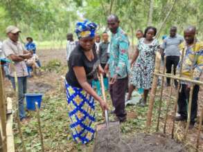 Women train in making compost