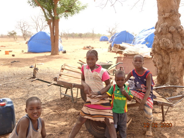 Free school fees for displaced children in Burkina