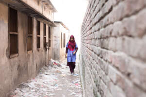 Palliative Care Assistant going to patient's home
