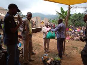 Mbata community demonstrating their produce