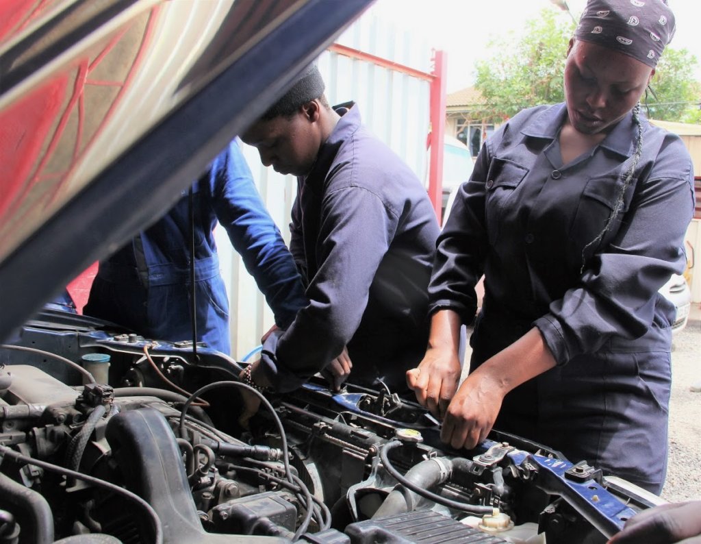 Garage run by female car mechanics in Nairobi slum