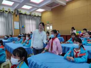 Lucky teaching kids as a volunteer