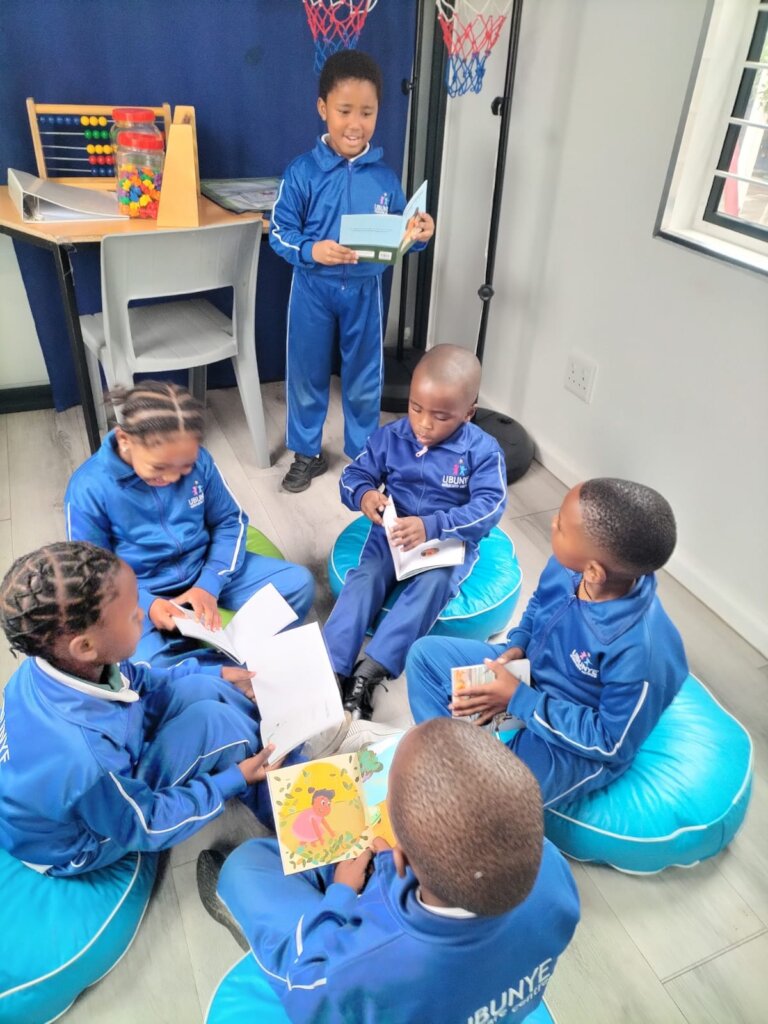 Reading circle: little readers, big dreams.