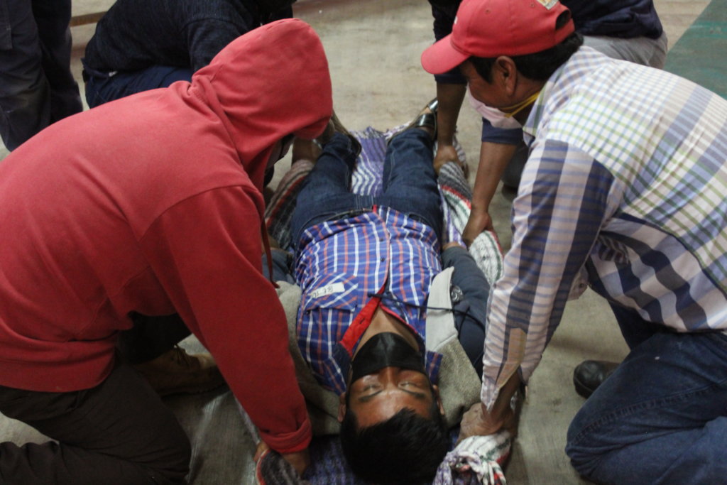 Community health in Chiapas: water and first aid