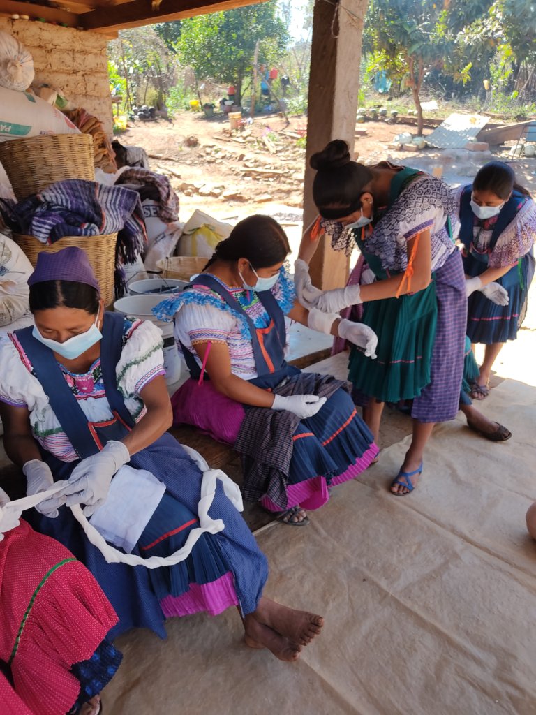 Community health in Chiapas: water and first aid