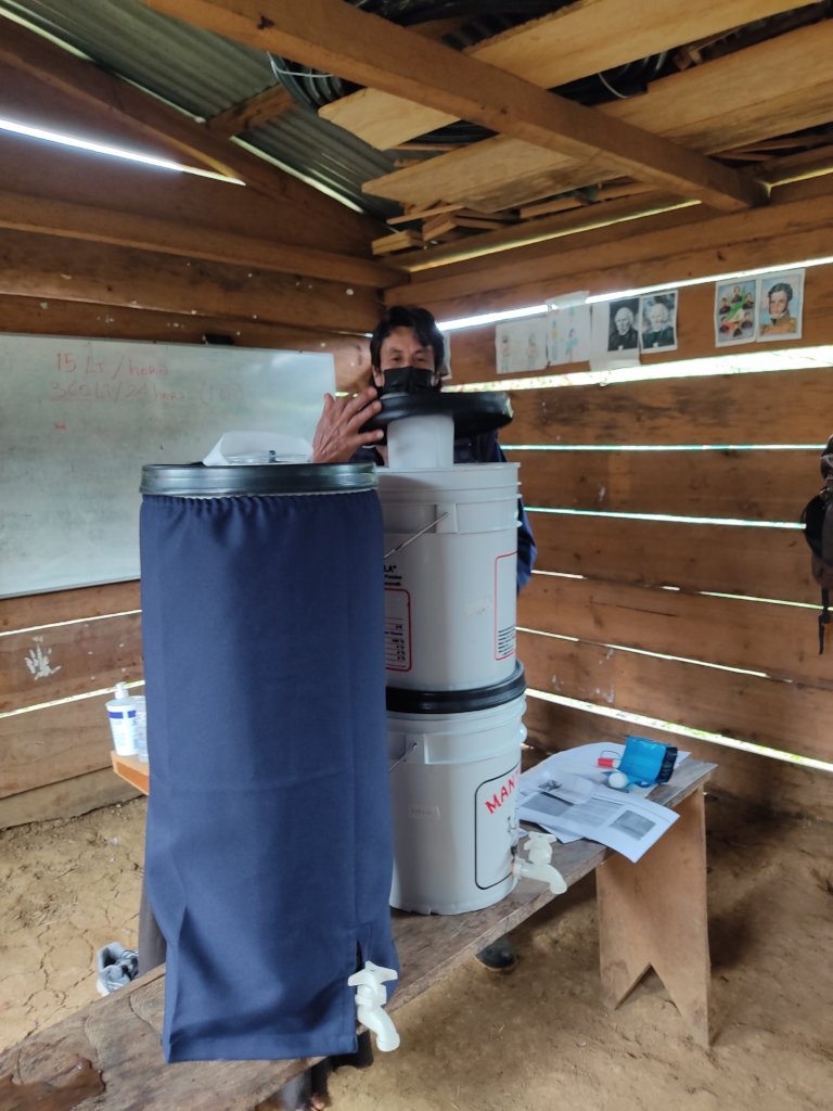 Community health in Chiapas: water and first aid