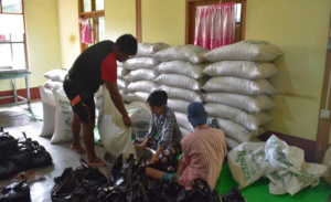 Food aid preparation for the villagers