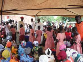 Clergy pray for dead student, students pay respect