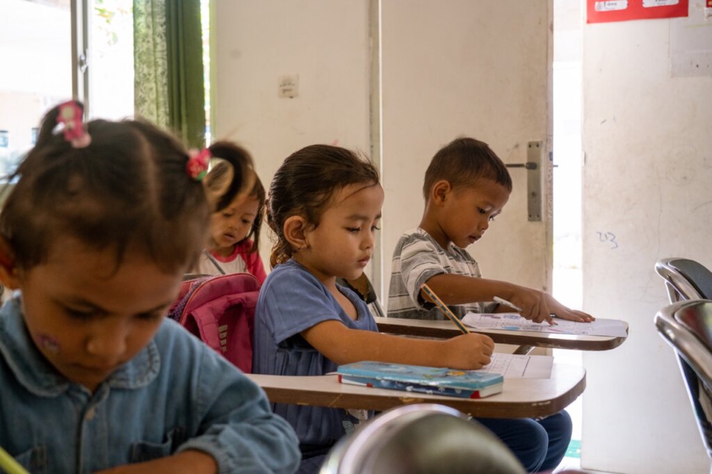 Helping Scavengers Children & Mum in Bali