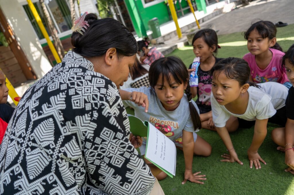 Helping Scavengers Children & Mum in Bali