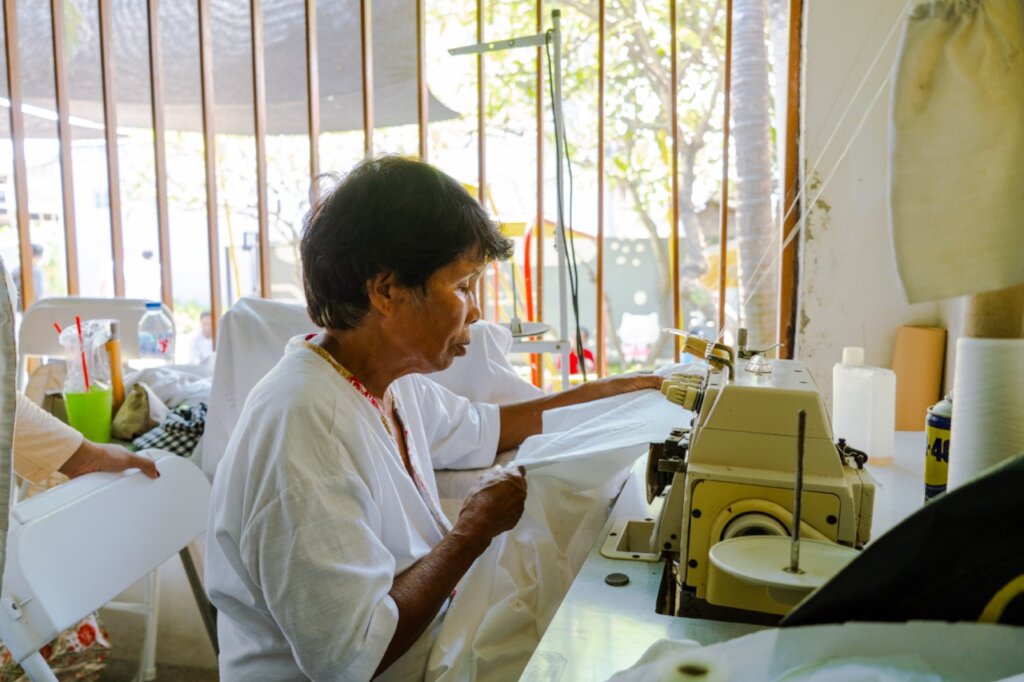 Helping Scavengers Children & Mum in Bali