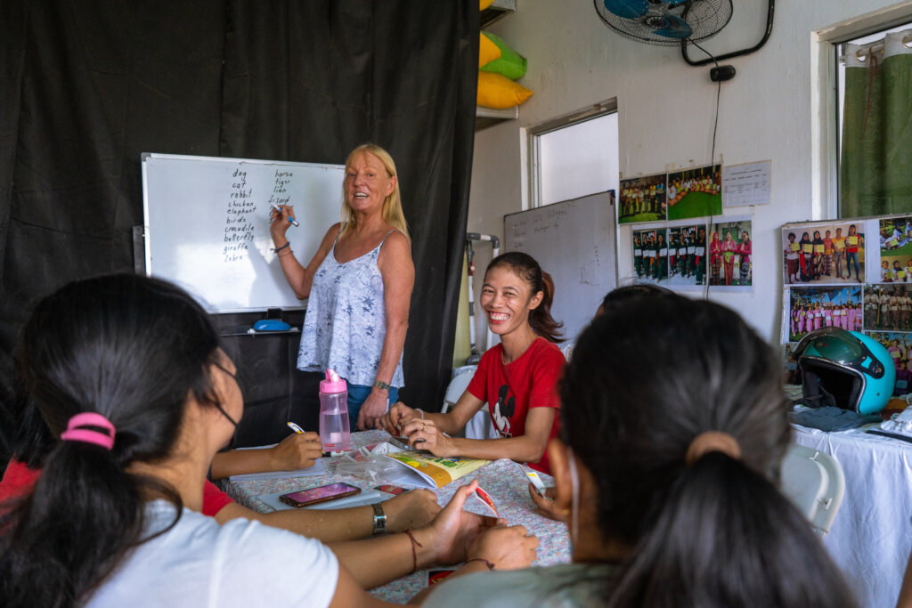Helping Scavengers Children & Mum in Bali