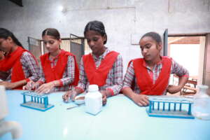 Tanshu in Chemistry Class