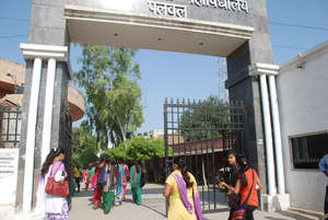 Blossom Bus girls arriving at college