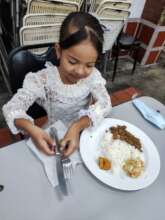 Student taking cutlery to eat after theater lesson