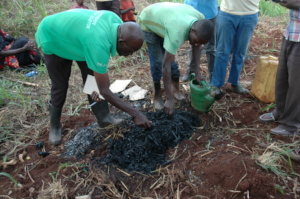 Harvesting biochar from the Kon Tiki kiln
