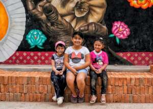 Girls visiting totopo and potter artisan