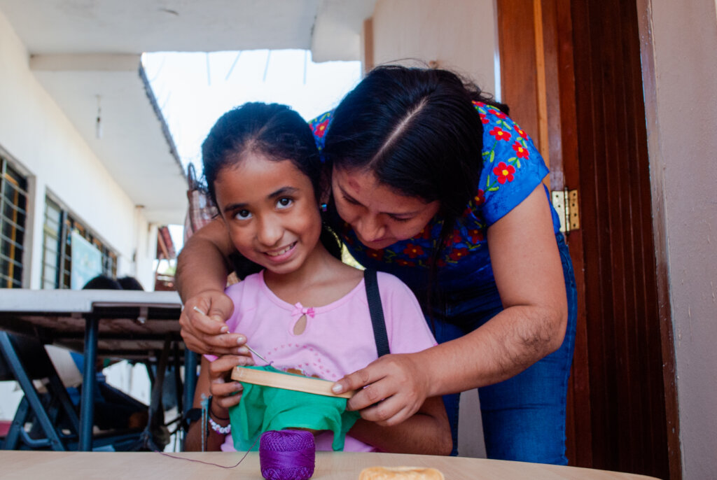 Arts & crafts for migrant and indigenous children