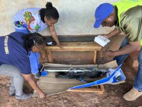 Rotarians from Rotary Club of Embu unpacking pump