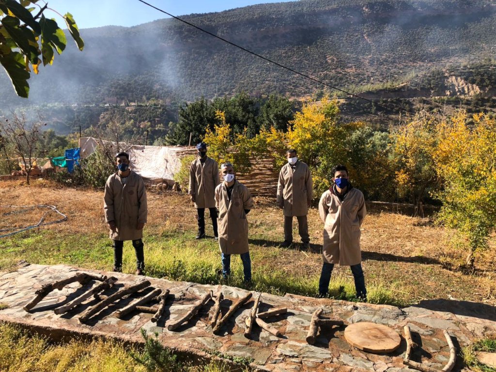 Train eight young Berber men in woodworking skills
