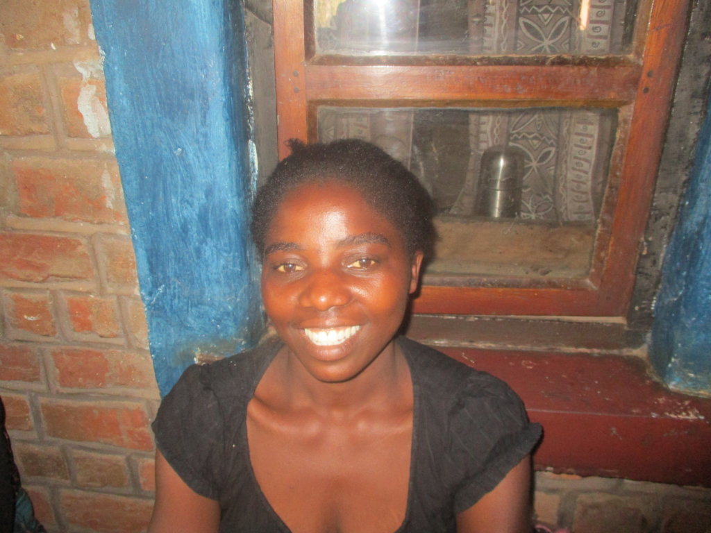 Cooking on more efficient clay stoves