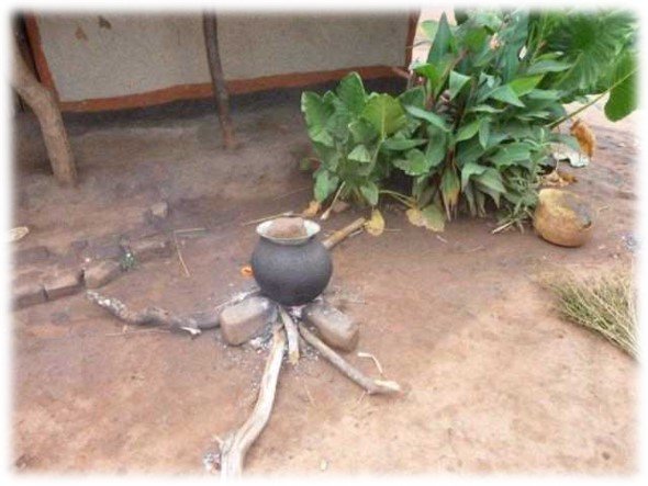 Cooking on more efficient clay stoves
