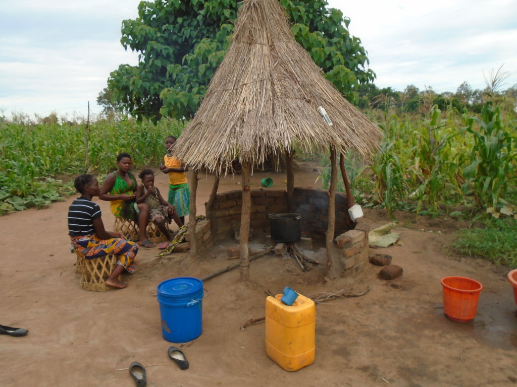 Cooking on more efficient clay stoves