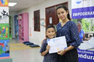 Shelsy and one of her computer course students