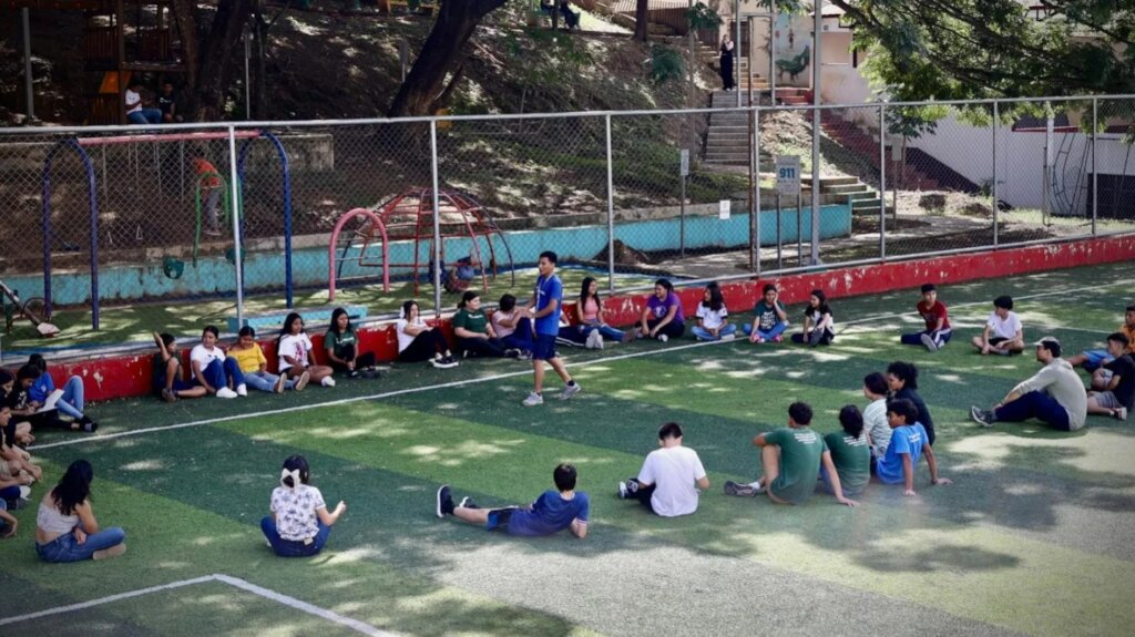 UniDeportes participants gathered for an activity