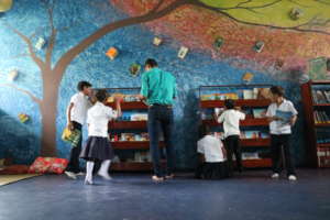 Library time at the Las Lagunas school