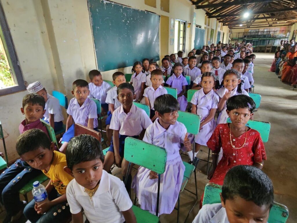 Support 2,000 rural students to go to schools