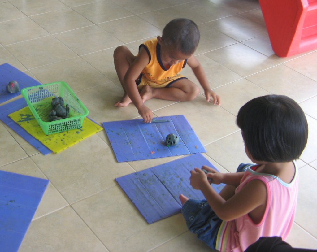 Helping our HIV+ Thai Children complete school
